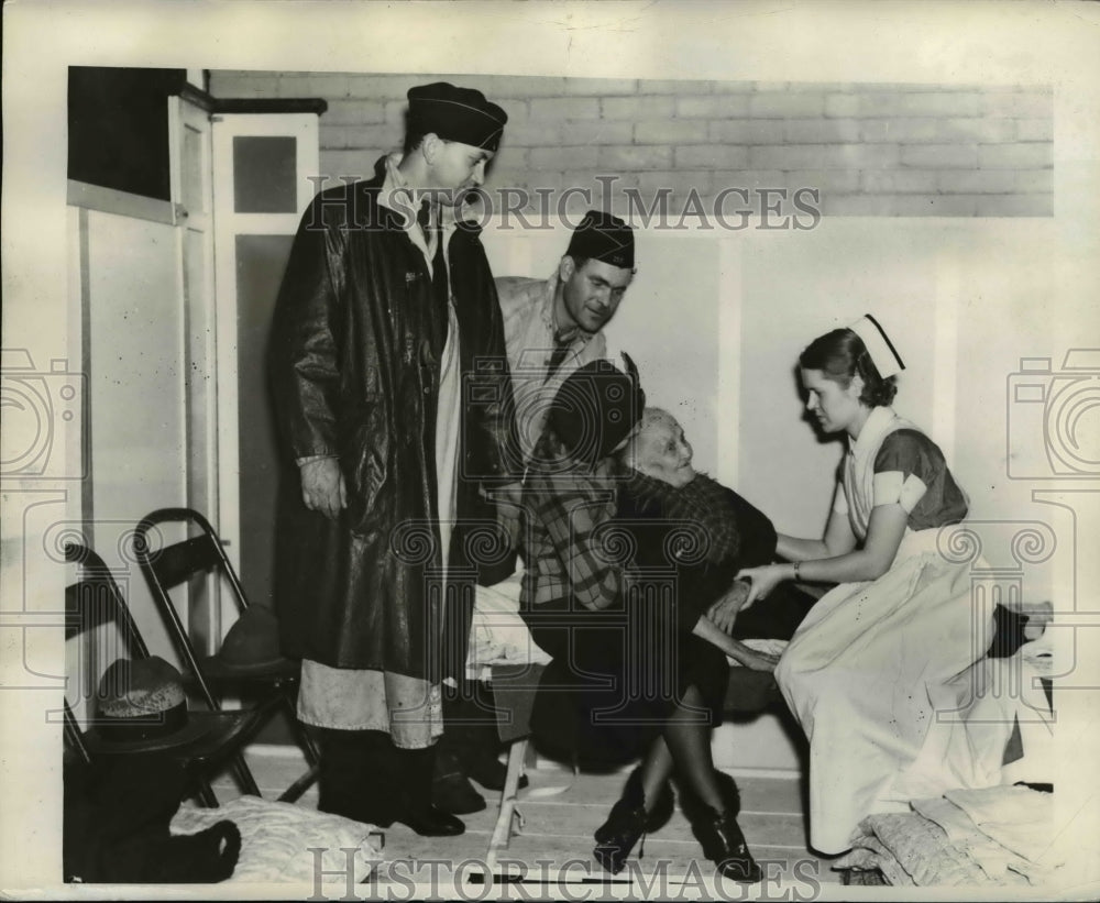 1937 Press Photo Legionnaires Flood Louisville Lucinda Fitch Brandenburg