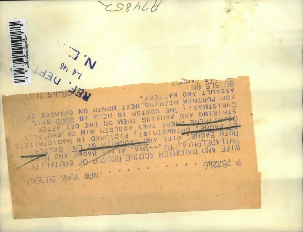 1945 Press Photo Mrs. Alice Bache and Miss Ruth Bache, in Magistrate's Court