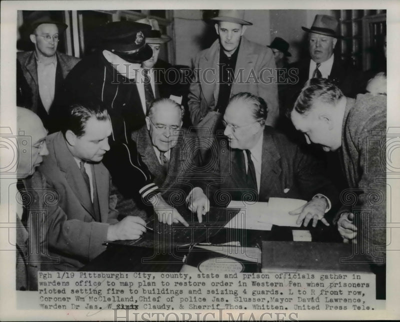 Load image into Gallery viewer, 1953 Press Photo City County, state and prison officials gather in warden office
