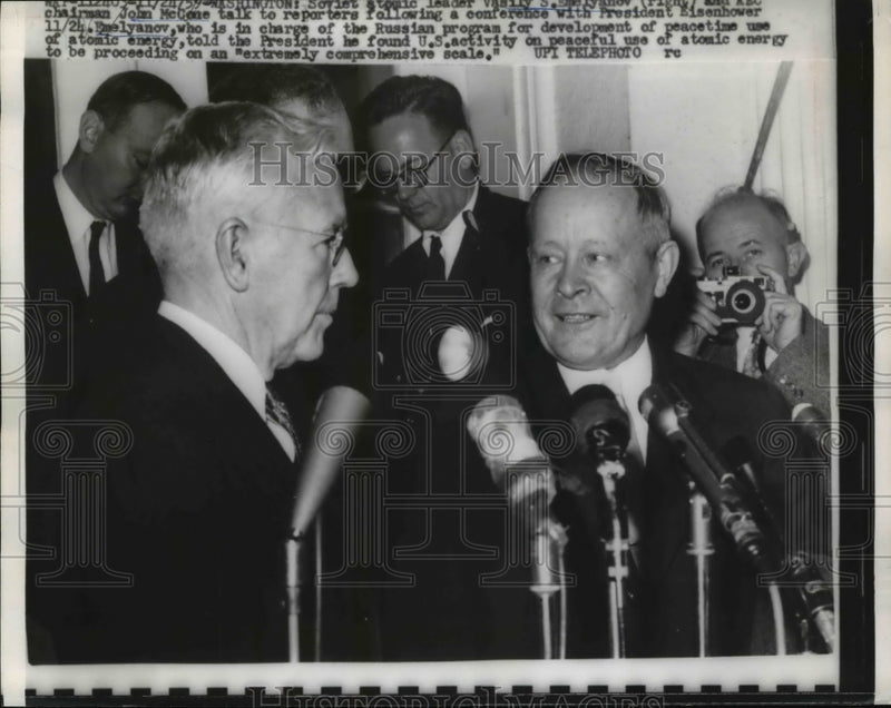 Load image into Gallery viewer, 1959 Press Photo Wash DC Soviet leader VS Emelyanov &amp; John McCone of AEC
