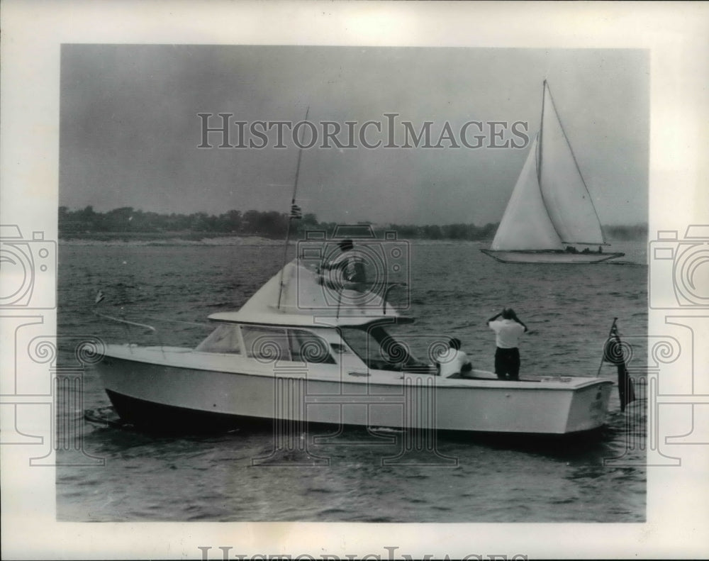 1962 Press Photo A Robertson, J Sturrock on yacht Gretel in America's Cup race