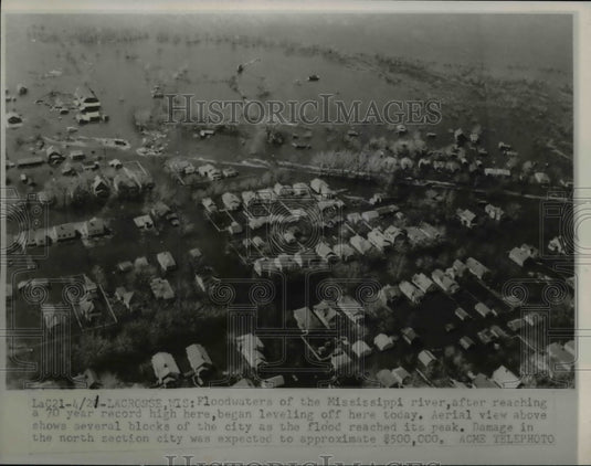 1951 Press Photo Lacrosse WIsc Floodwaters of the Mississippi River after
