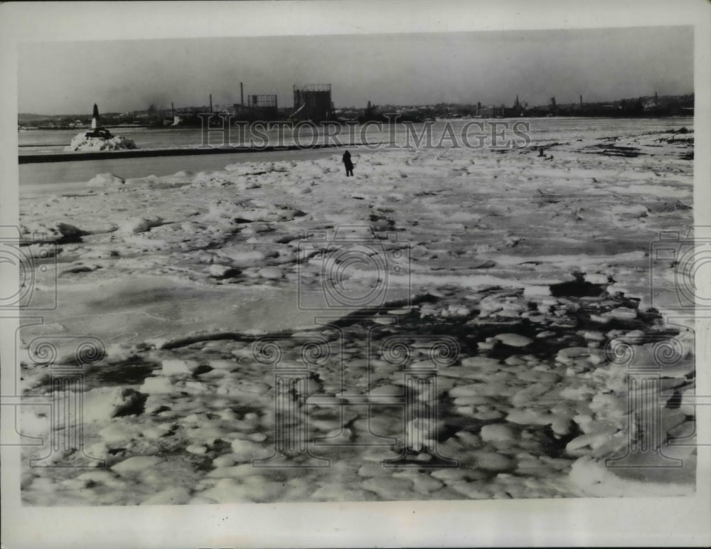 1934 Press Photo Lynn Mass new England coast freezes in cold weather