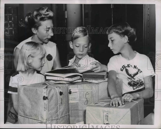 1953 Press Photo Bodill Schmidt-Nielsen & her children, Mimi,5, Bent,9, & Astrid