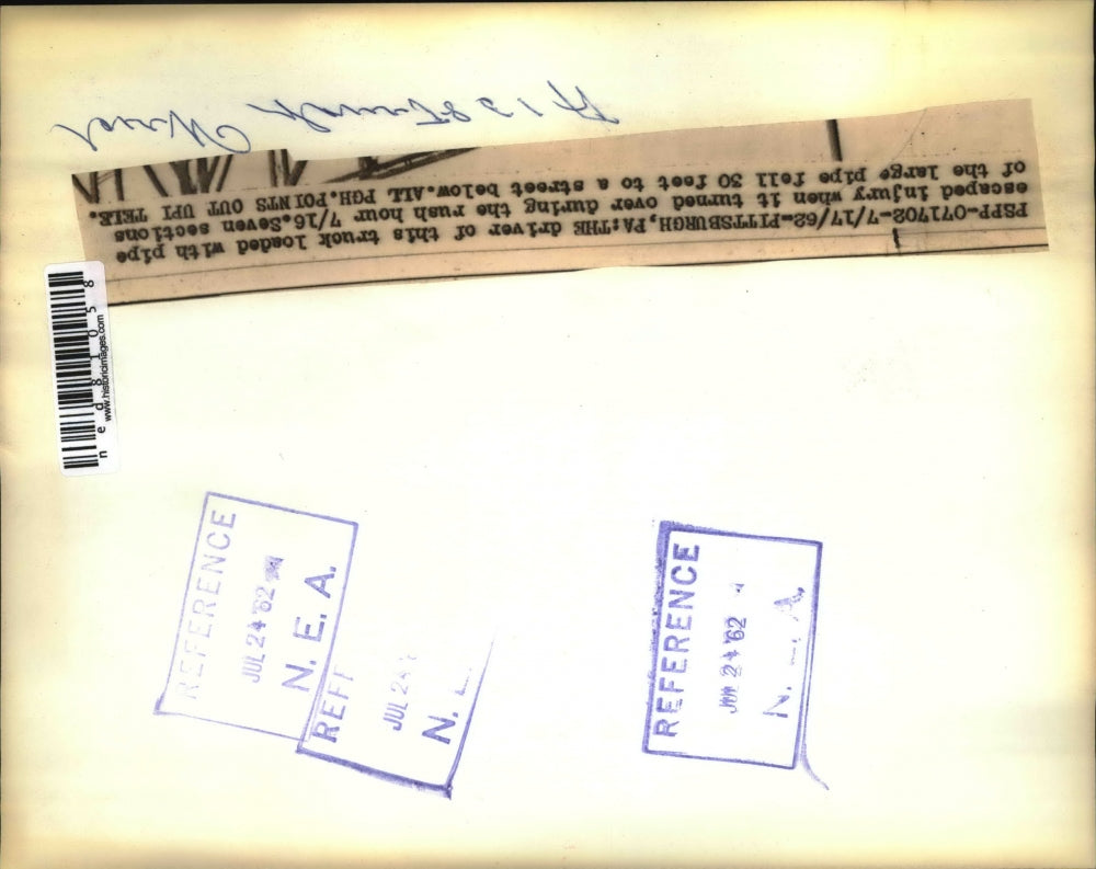 1962 Press Photo Pittsburgh the driver of this truck loaded with pipe escaped