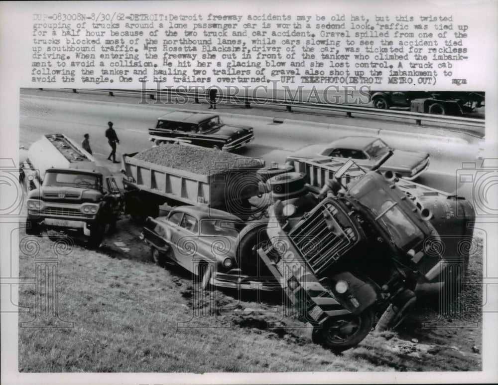 1962 Press Photo Detroit Mrs Rosetta Blacksher driver of car was ticketed for