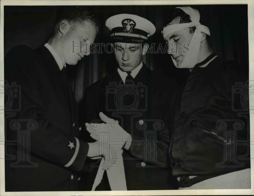 1943 Press Photo Maraga Calif The fundamentals of applying bandages in proper