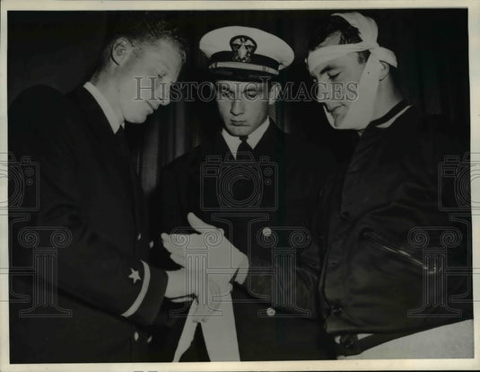 1943 Press Photo Maraga Calif The fundamentals of applying bandages in proper