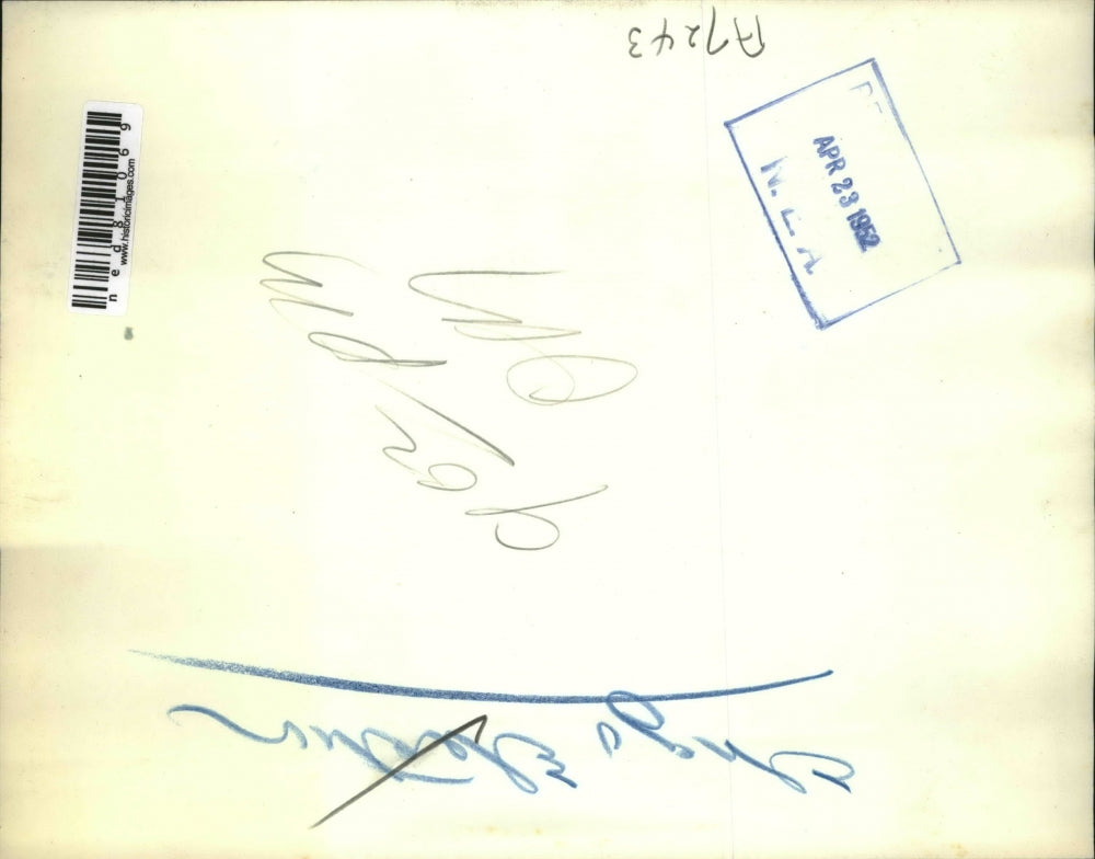 1952 Press Photo Chicago Telephone operators receive vote complaints in the