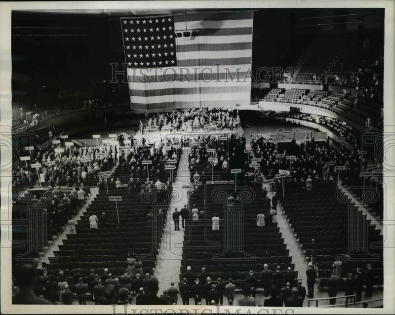 Load image into Gallery viewer, 1942 Press Photo Kansas City Mo American Legion convention at municiple hall

