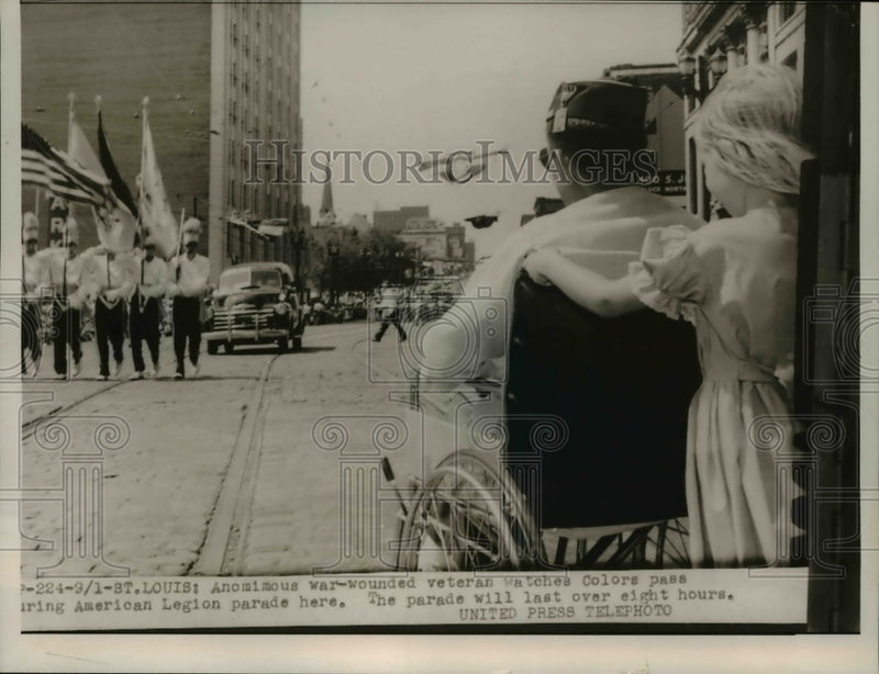Load image into Gallery viewer, 1953 Press Photo War-wounded veteran sees colors pass at American legion parade
