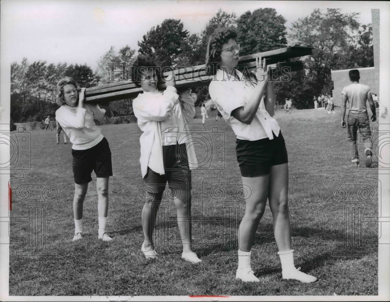 Load image into Gallery viewer, 1960 Press Photo Betty Conley, Joanne Henning &amp; Denise Pike of Kirtland Hi
