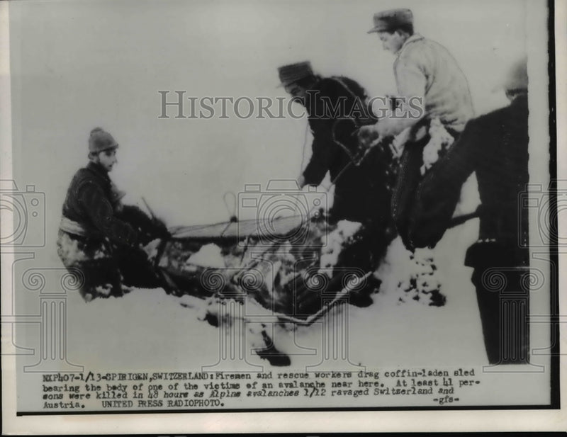 Load image into Gallery viewer, 1954 Press Photo Spirigen Switzerland resciue workers remove avalanche victims
