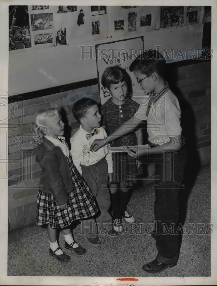 1957 Press Photo Susan Zanko, Rankin, Cath Schwat, Roland Pike Kirtland school
