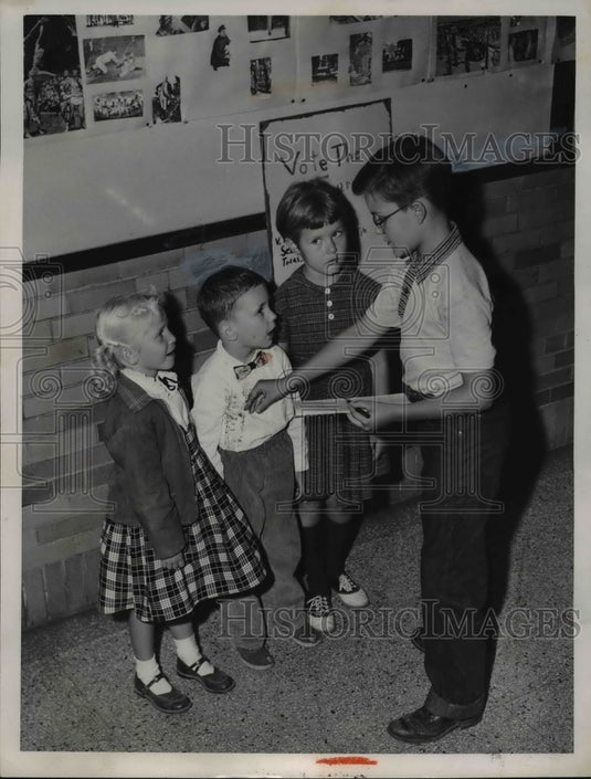 1957 Press Photo Susan Zanko, Rankin, Cath Schwat, Roland Pike Kirtland school