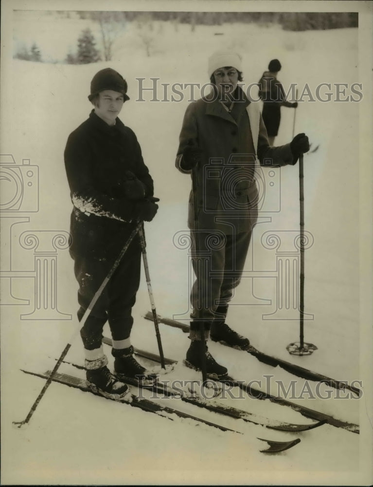 1927 Press Photo Miss Genevieve Phipps And Her Mother Mrs. L.E. Phipps- Historic Images