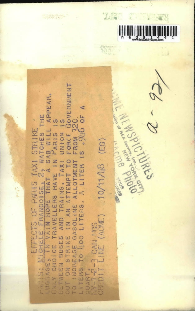 1948 Press Photo Paris Michele Francoise Waiting For Cab Government