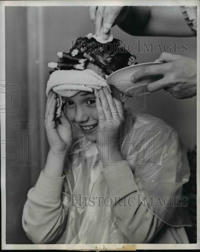 1955 Press Photo Women's perm hair style's