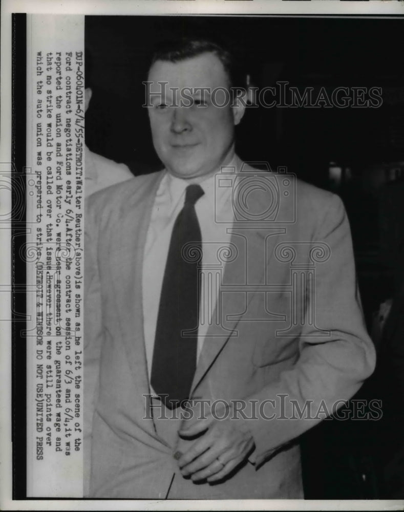 1955 Press Photo Walter Reuther on Ford Contract Negotiations' Issue