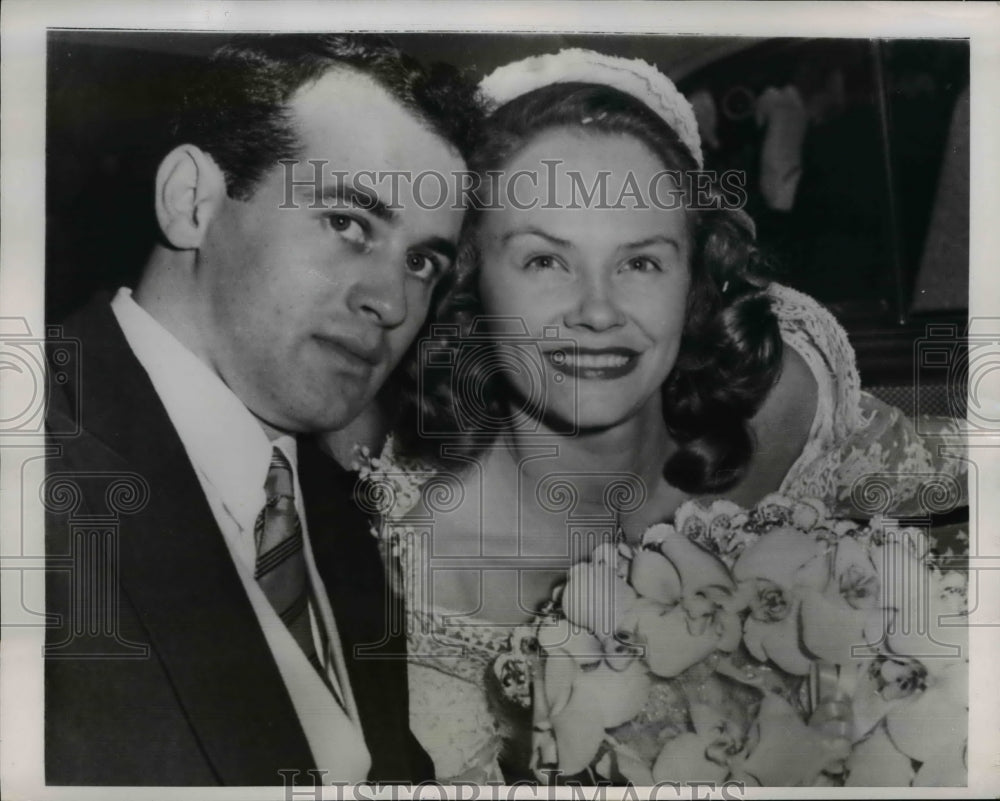 1954 Press Photo Mr. And Mrs. Carl Sempier, Jr. At Church After Their Wedding