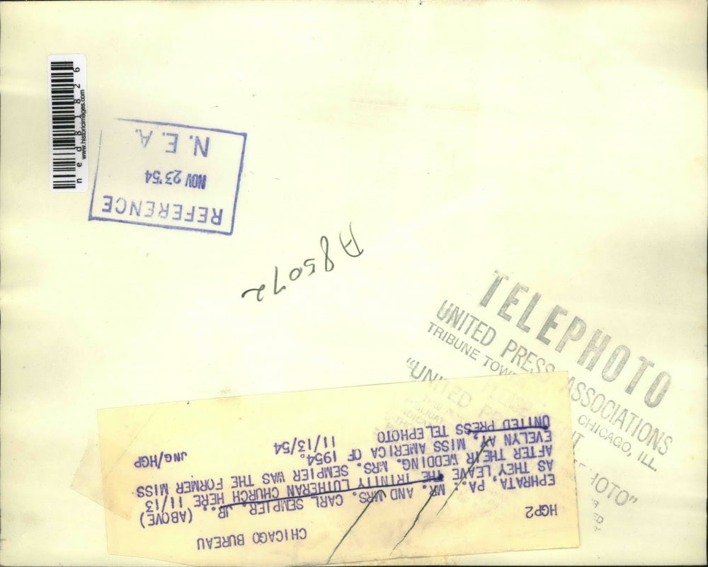 1954 Press Photo Mr. And Mrs. Carl Sempier, Jr. At Church After Their Wedding