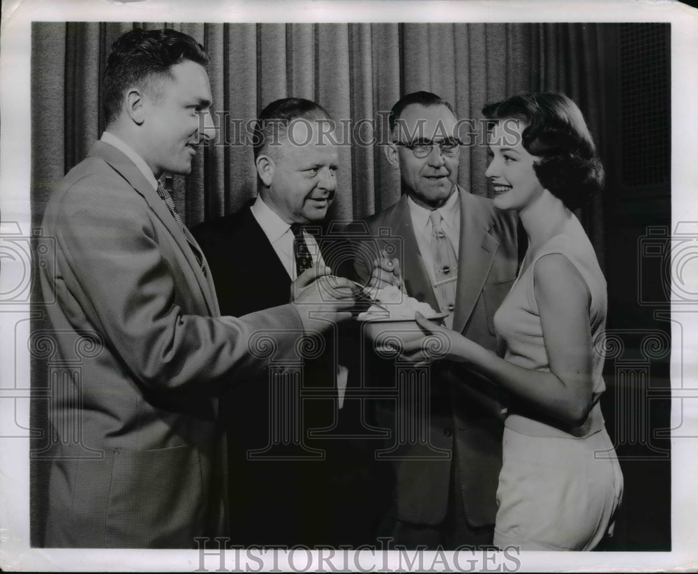 1955 Press Photo New Confection of the National Kraut Packers Association