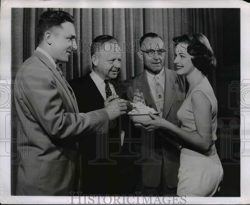 Load image into Gallery viewer, 1955 Press Photo New Confection of the National Kraut Packers Association

