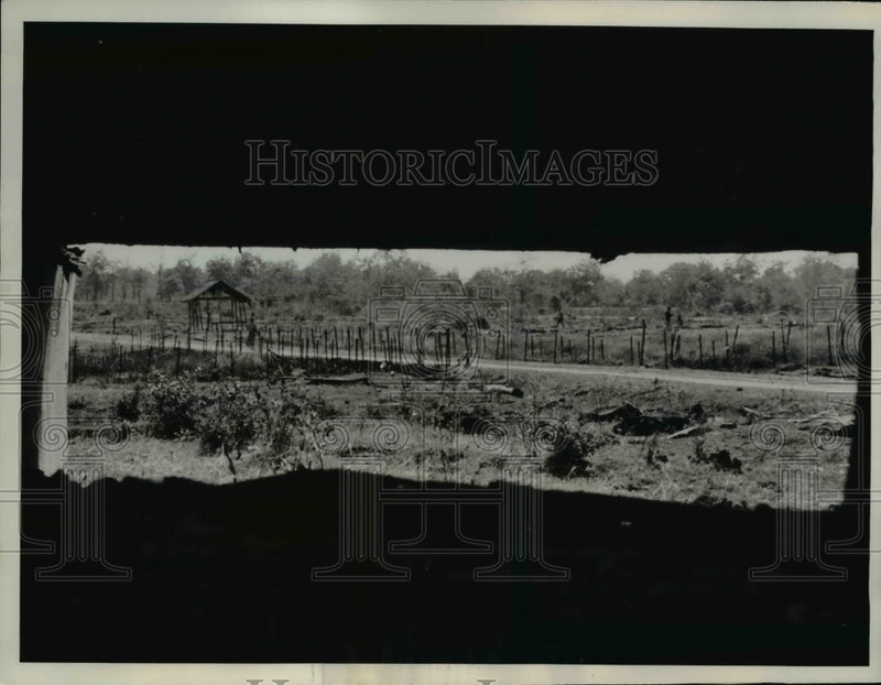 Load image into Gallery viewer, 1963 Press Photo Government Machine Gun Well-patrolled by the Royal Laotian Army
