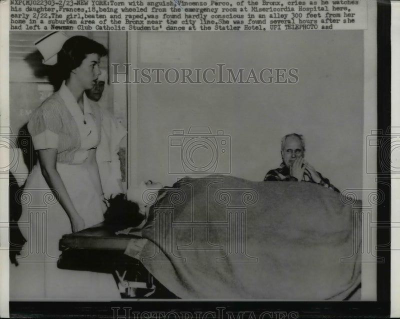 Load image into Gallery viewer, 1959 Press Photo Torn and Anguish of a Father
