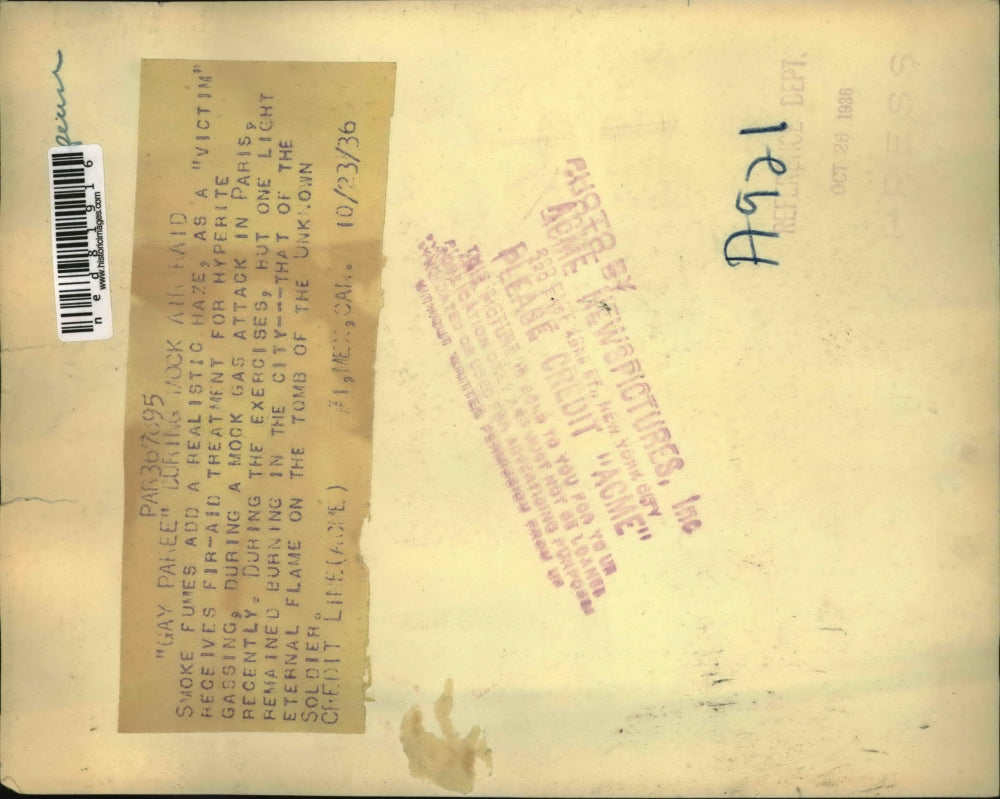 1936 Press Photo First Aid Treatment for Hyperite Gassing's Victim