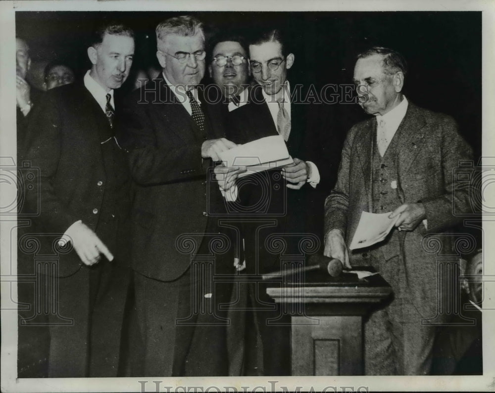 1934 Press Photo S.F. Carmen Vote Strike Continuance