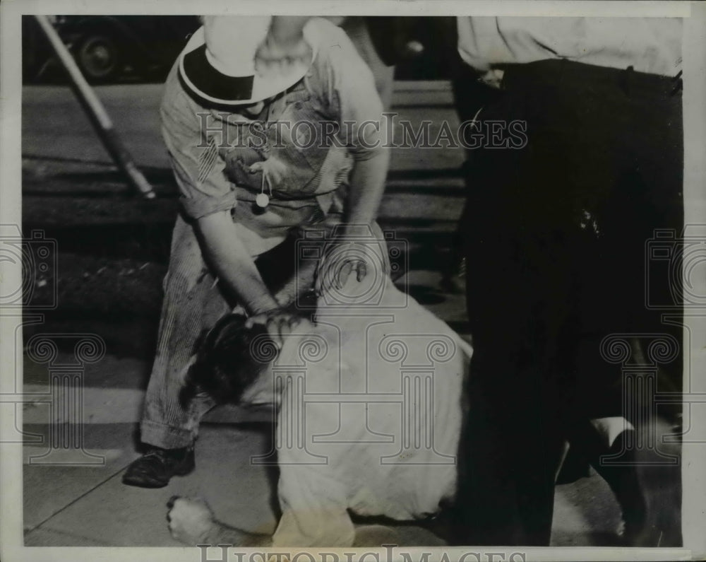 1938 Press Photo Hand-To-Hand Fight Between Strikers And Workers