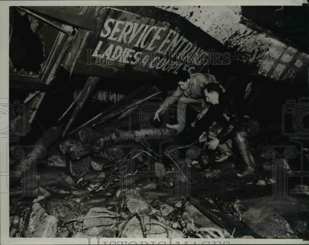 1938 Press Photo 6 Died in Flood Raging