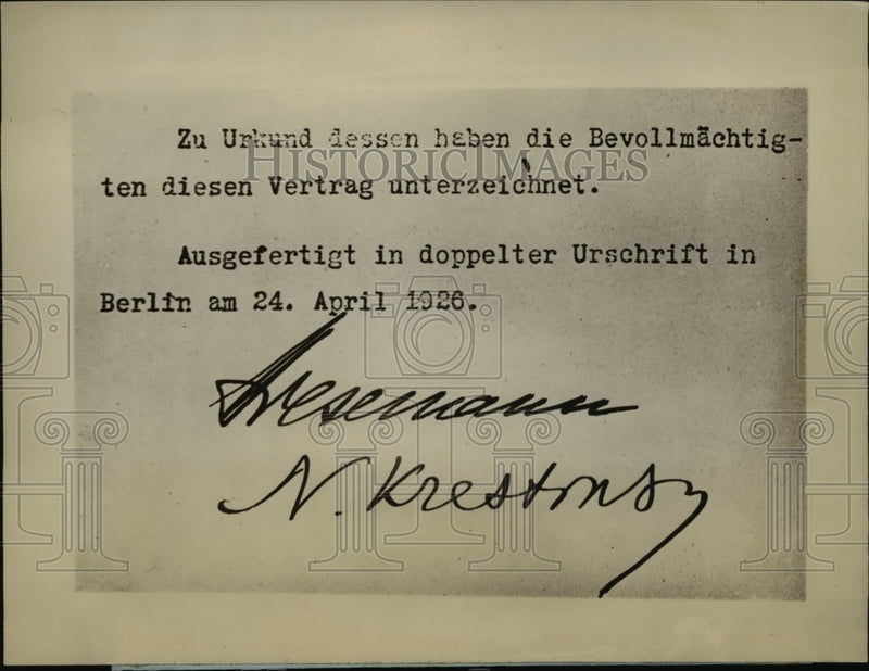 Load image into Gallery viewer, 1926 Press Photo Commercial agreement signed by Russia and Germany
