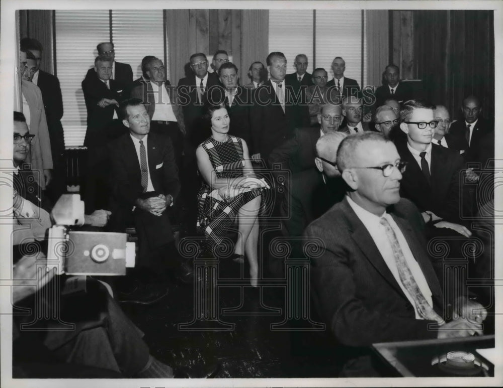 1962 Press Photo Brecksville residents with the sleepy Hollow Golf Club members