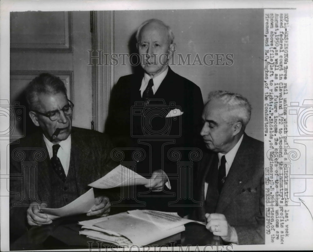 1952 Press Photo left to right; J.P. Shields, D.B. Robertson and R.O. Hughers