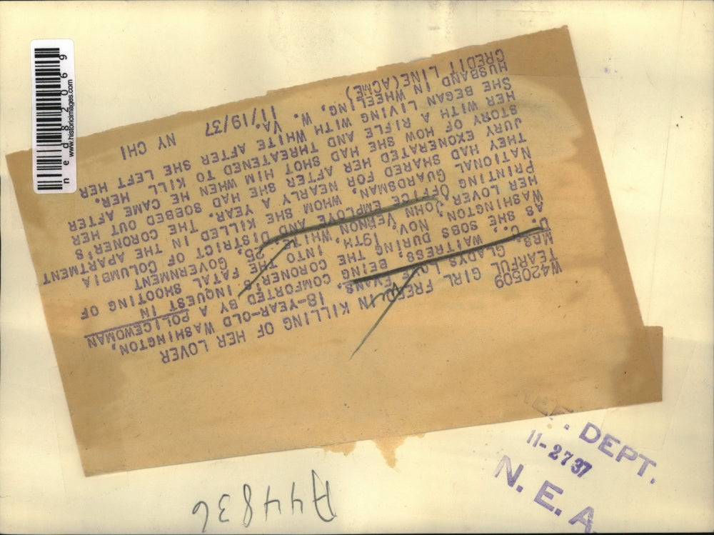 1937 Press Photo Gladys Love ecans comforted a policewoman killingoh her lover.