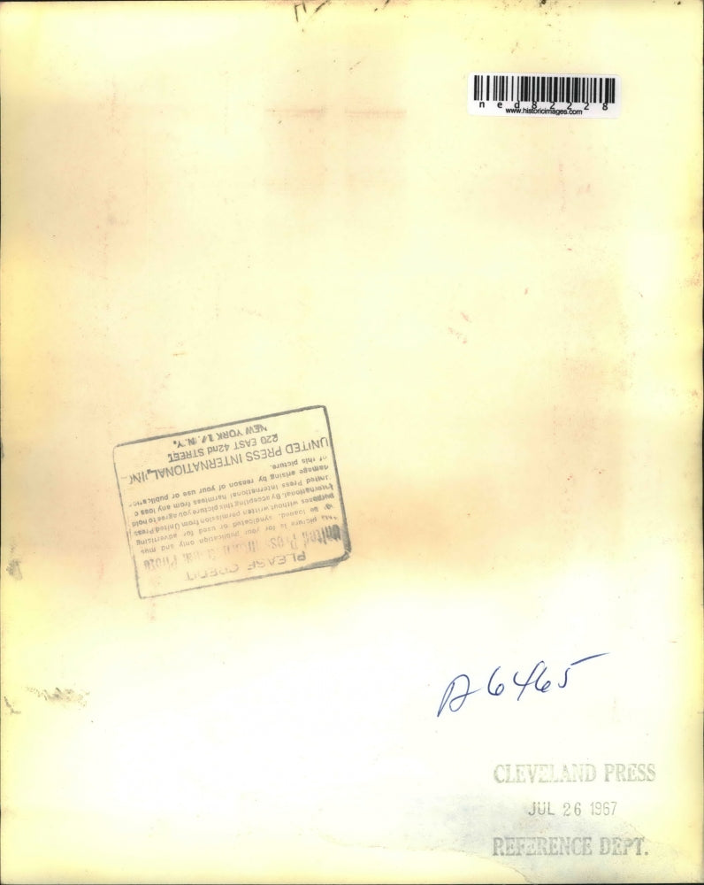 1957 Press Photo Miss Vick Barbels with the latest in Pop Top fashion