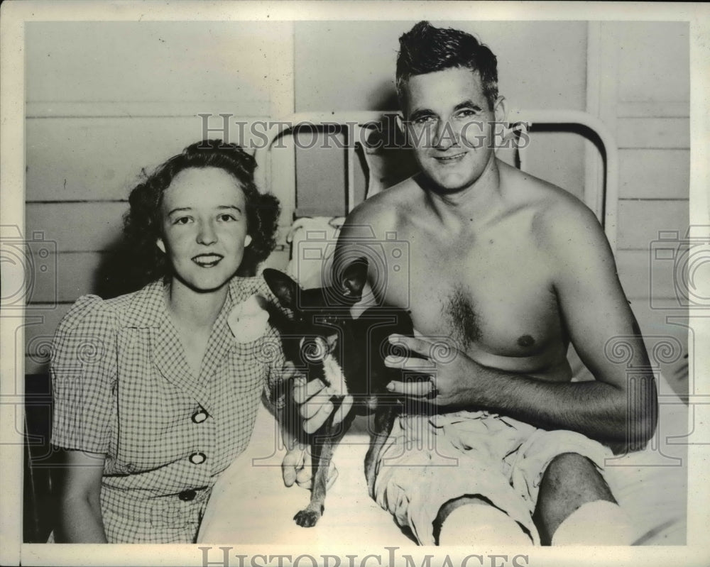 1944 Press Photo Pfc. Roy O'Dell and wife, Eloise with their dog Speck