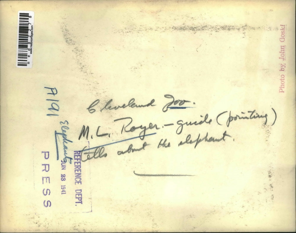 1941 Press Photo M. L. Royer Tells About the Elephant