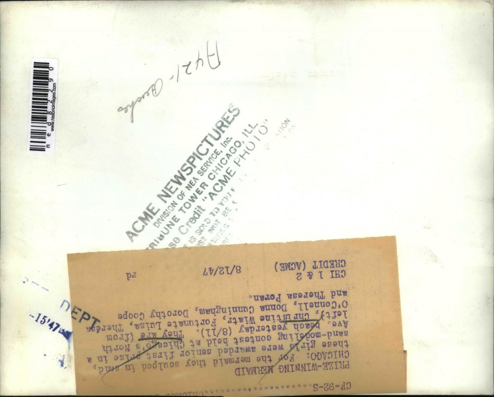 1947 Press Photo Chicago For the mermaid they sculpted in sand these girls