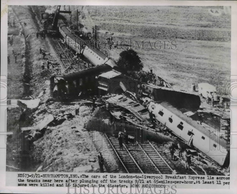 Load image into Gallery viewer, 1951 Press Photo Northampton England the cars of the London to Liverpool
