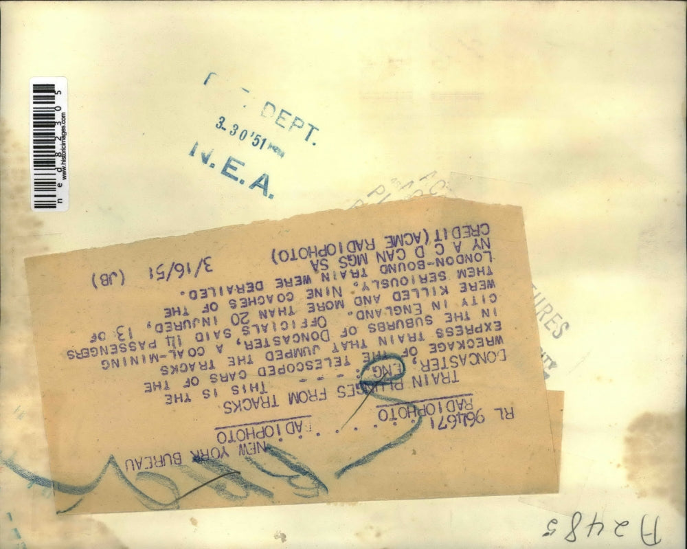 1951 Press Photo Wreckage of Express Train jumped the tracksa at Doncaster