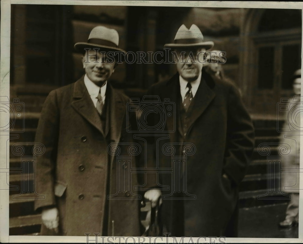 1932 Press Photo Attys Charles H. Tuttle and Jno W. Davis