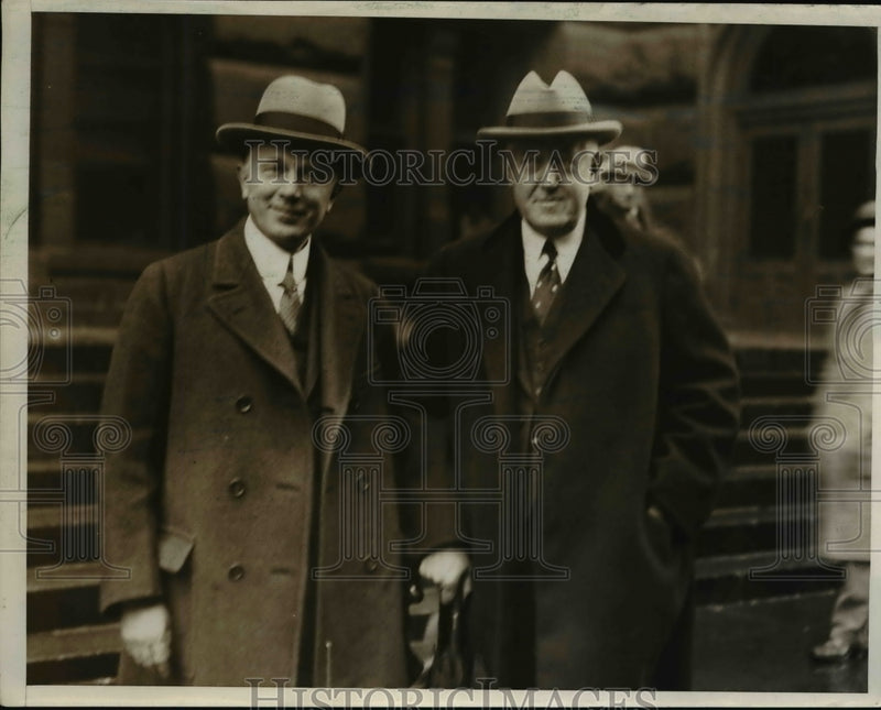 Load image into Gallery viewer, 1932 Press Photo Attys Charles H. Tuttle and Jno W. Davis
