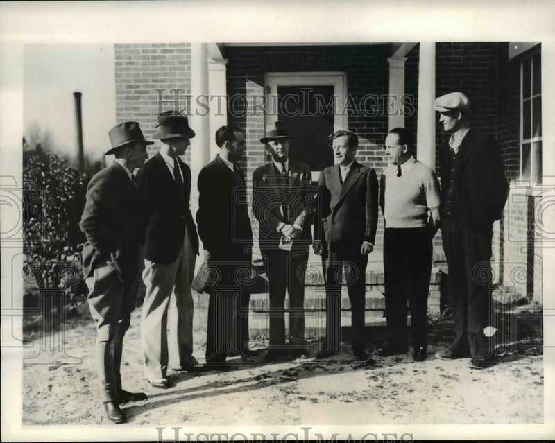 Load image into Gallery viewer, 1935 Press Photo Coroner's jury members to investigate Mrs H Bradley death

