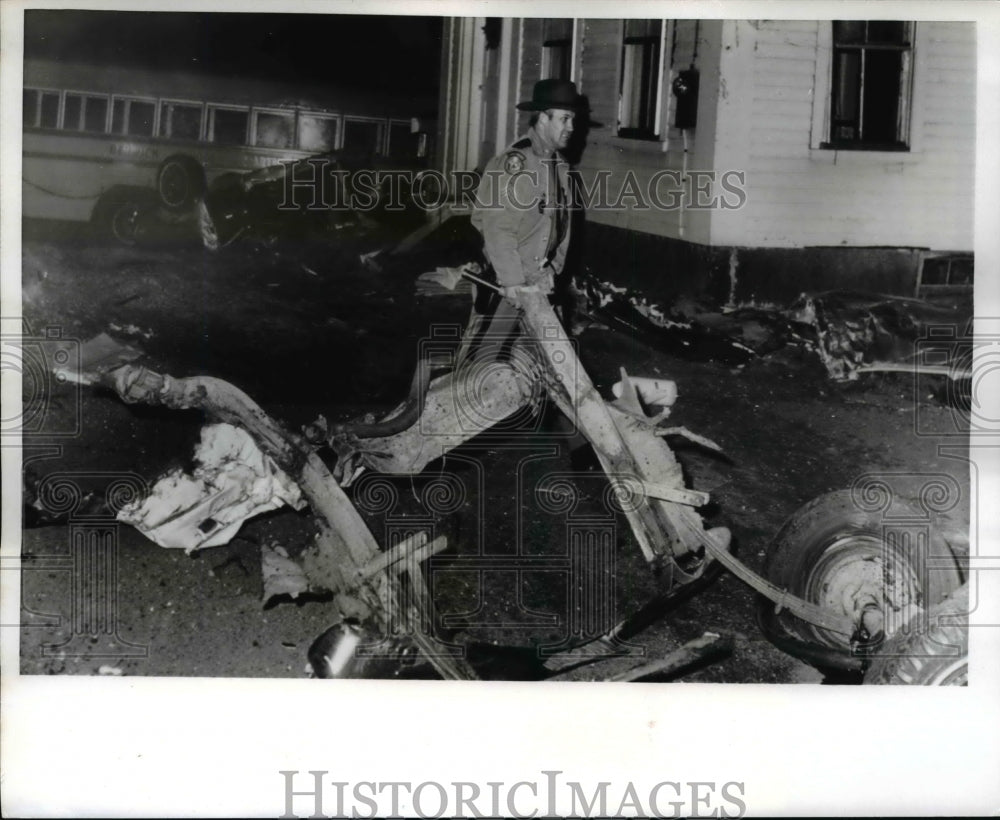 1970 Press Photo Teenagers killed when car crashed, car scattered in crash