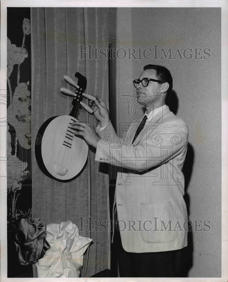Load image into Gallery viewer, 1959 Press Photo Japanese Samissen, part of the display at the ninth annual show
