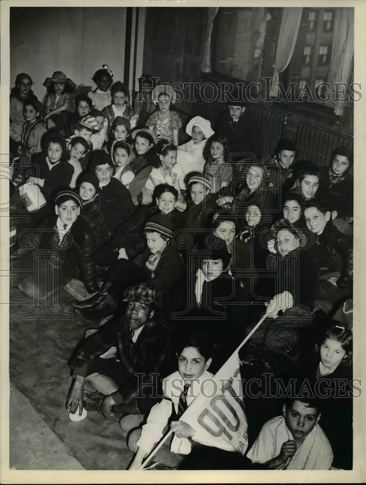 1941 Press Photo The students watch the pageant