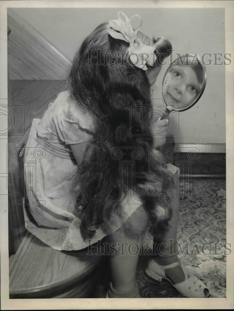 1946 Press Photo Chicago Angeline Marie Scaramella has so little hair her